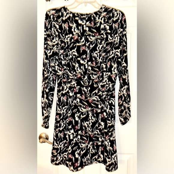 Vero Moda Dresses & Skirts - Vero Moda Floral Longsleeve Crewneck Dress 3/4 length sleeves Small